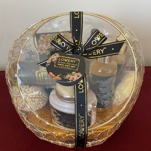 Fragrant 11 piece gift basket